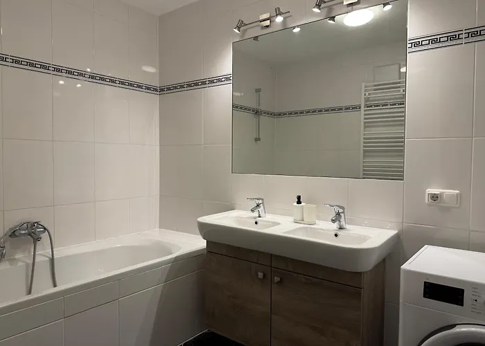 105qm, 2 Br, Schönbrunn, Central, Balcony Apartment *