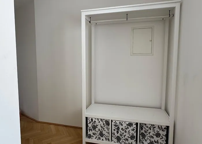 105qm, 2 Bedroom Schoenbrunn, Central, Balcony