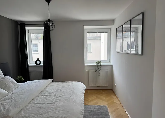 105qm, 2 Bedroom Schoenbrunn, Central, Balcony * Viyana