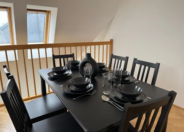 105qm, 2 Bedroom Schoenbrunn, Central, Balcony Daire