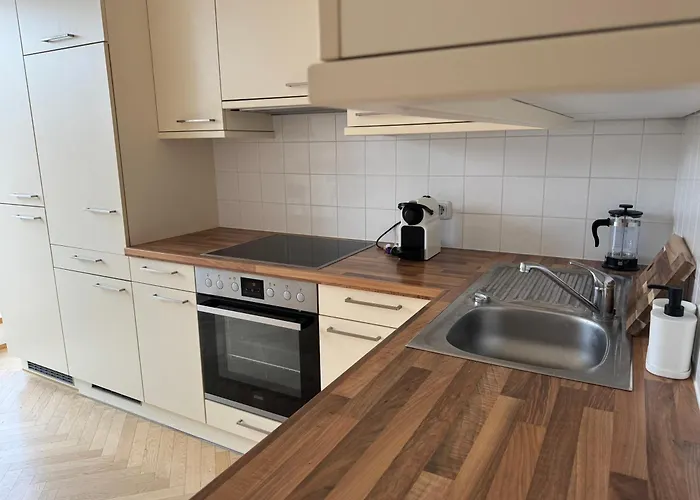 105qm, 2 Bedroom Schoenbrunn, Central, Balcony Daire *