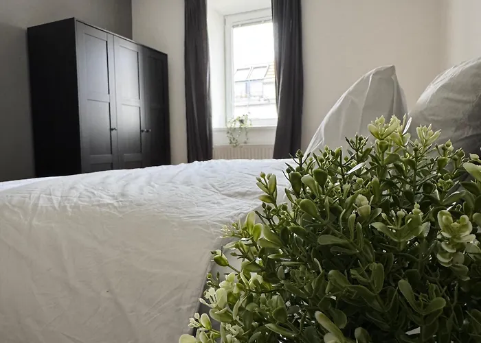 105qm, 2 Br, Schönbrunn, Central, Balcony Apartment