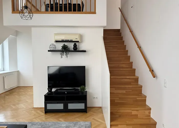 105qm, 2 Bedroom Schoenbrunn, Central, Balcony * Viyana