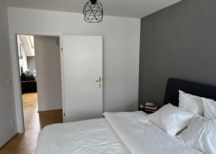 105qm, 2 Bedroom Schoenbrunn, Central, Balcony *