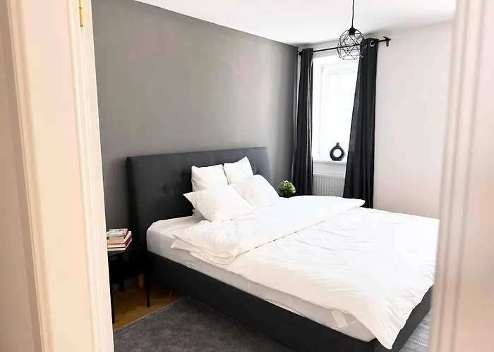 105qm, 2 Bedroom Schoenbrunn, Central, Balcony * Viyana