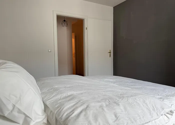 105qm, 2 Bedroom Schoenbrunn, Central, Balcony * Viyana